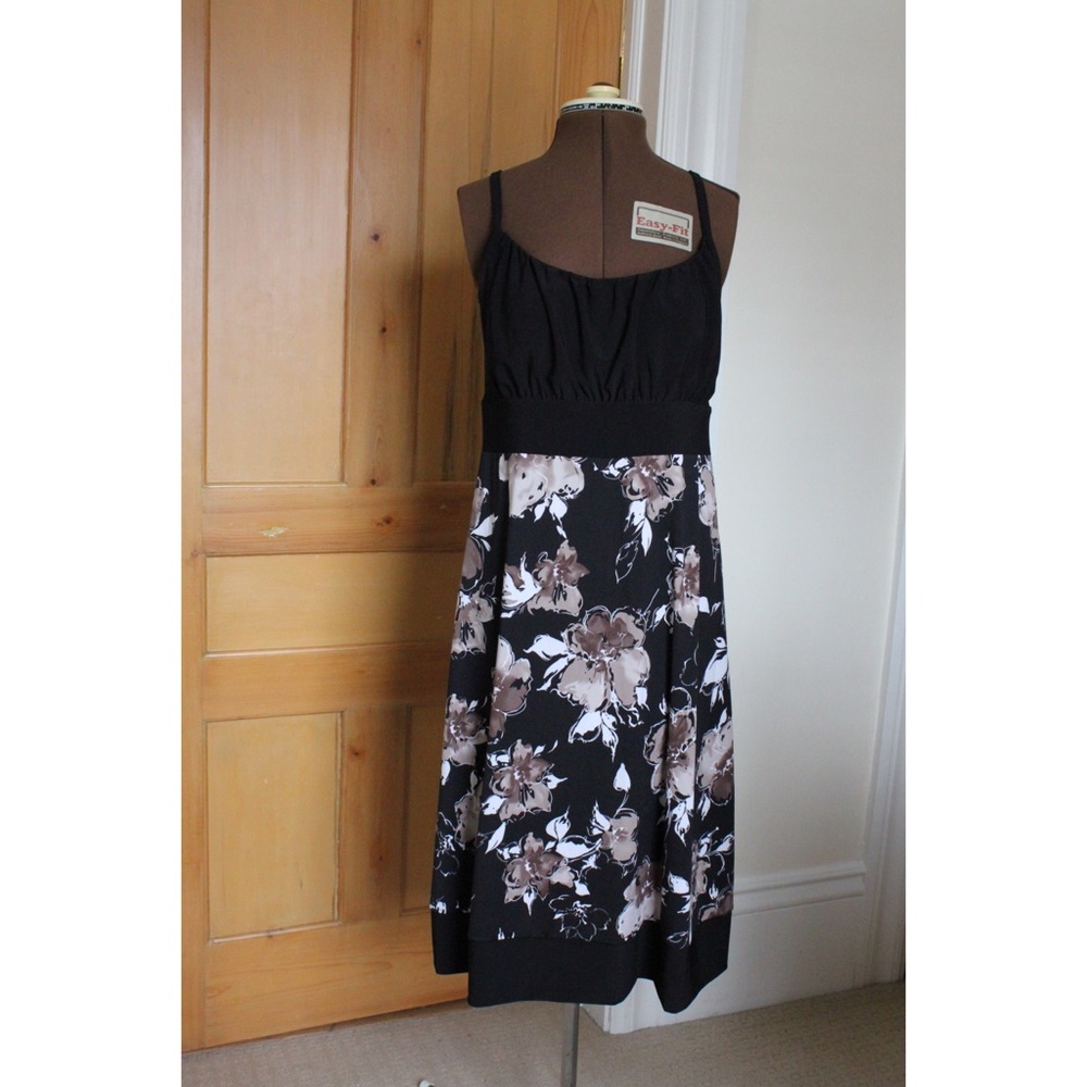 Summer Dress w Built-In Bra